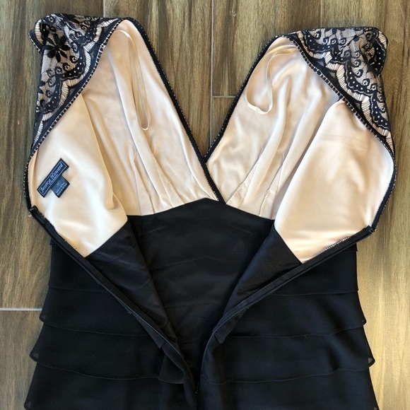 Jessica Howard Evenings Black Lace V-neck Shutter Pleat Cocktail Dress, 10 - Picture 7 of 11